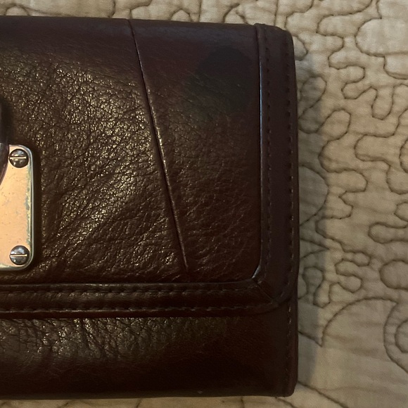 B. Makowsky Dark Chocolate Brown Leather Wallet - Picture 5 of 7